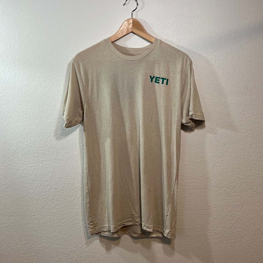 YETI tan palm tropical tee 🤙